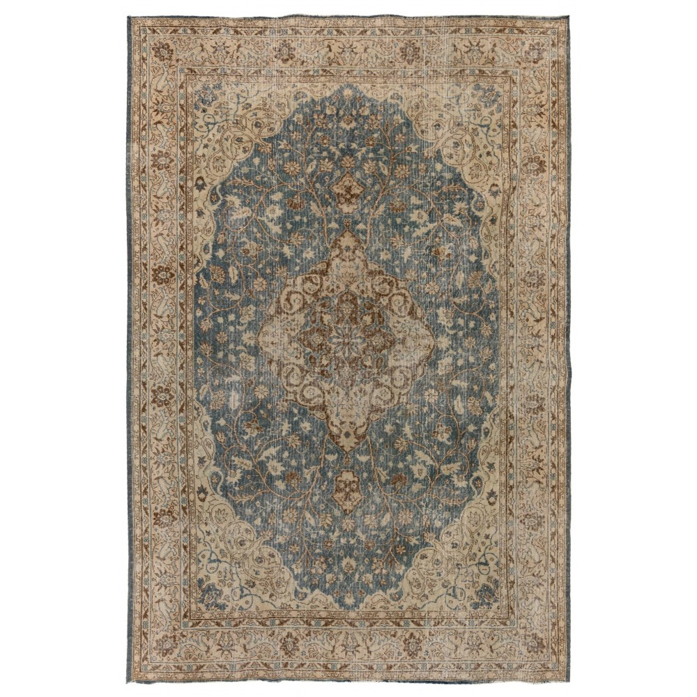 Fine Vintage Traditional Turkish Wool Rug in Soft Colors