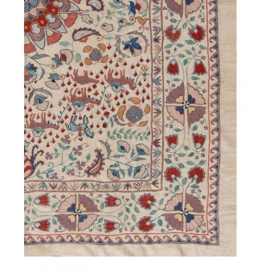 100% Silk Suzani Bedspread from Uzbekistan, Embroidered Wall Hanging 100% Silk Suzani Bedspread from Uzbekistan, Embroidered Wall Hanging