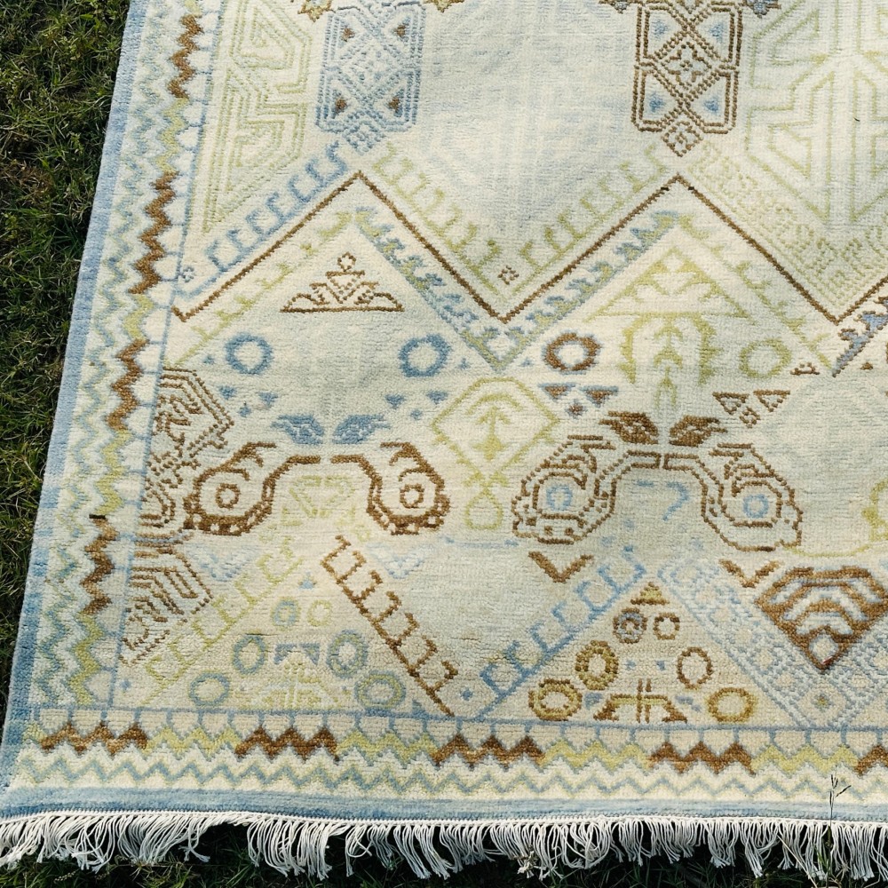 Decorative Oushak Wool Area Rug with Geometric Design. Hand-knotted Beige Carpet Decorative Oushak Wool Area Rug with Geometric Design. Hand-knotted Beige Carpet