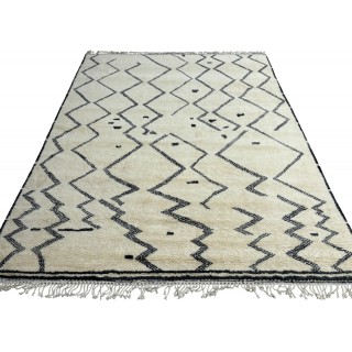 Moroccan Berber-Inspired Hand-Knotted 100% Wool Area Rug. ZigZag Patterned Modern Carpet in Beige and Black