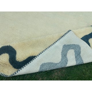 Modern Hand-Knotted 100% Wool Wavy Border Area Rug in Ivory