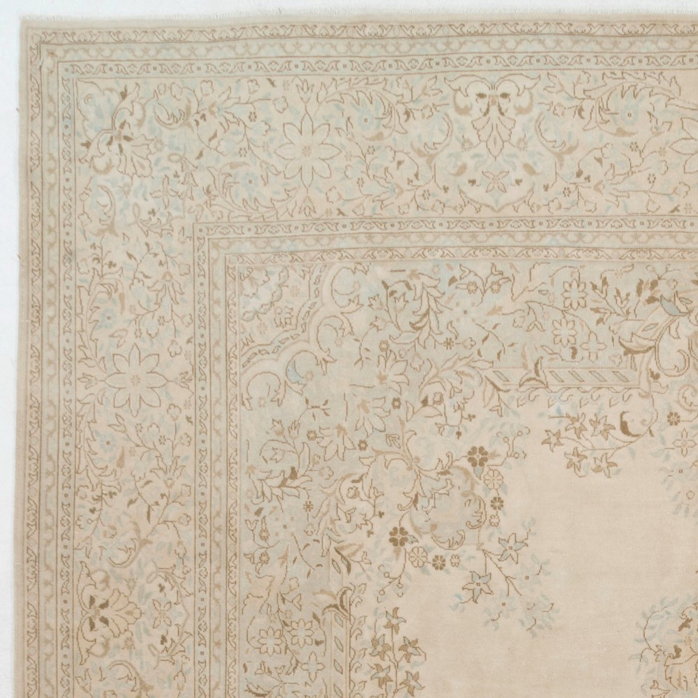One-of-a-kind Vintage Wool Area Rug. Handmade Turkish Large Carpet for Farmhouse & Country Style Decoration One-of-a-kind Vintage Wool Area Rug. Handmade Turkish Large Carpet for Farmhouse & Country Style Decoration