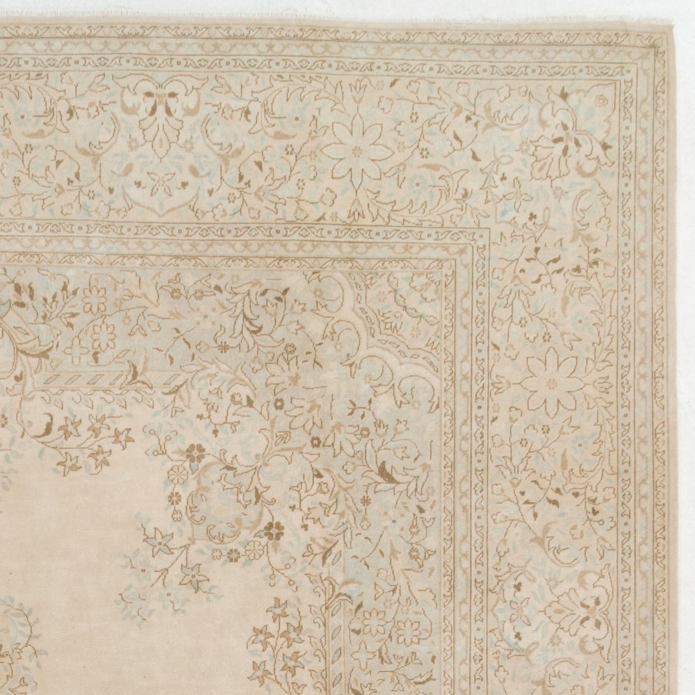 One-of-a-kind Vintage Wool Area Rug. Handmade Turkish Large Carpet for Farmhouse & Country Style Decoration One-of-a-kind Vintage Wool Area Rug. Handmade Turkish Large Carpet for Farmhouse & Country Style Decoration