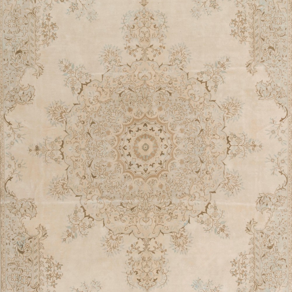 One-of-a-kind Vintage Wool Area Rug. Handmade Turkish Large Carpet for Farmhouse & Country Style Decoration One-of-a-kind Vintage Wool Area Rug. Handmade Turkish Large Carpet for Farmhouse & Country Style Decoration