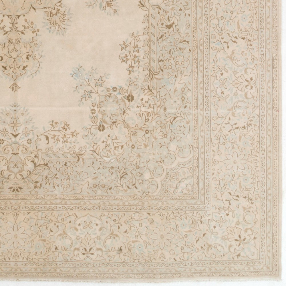 One-of-a-kind Vintage Wool Area Rug. Handmade Turkish Large Carpet for Farmhouse & Country Style Decoration One-of-a-kind Vintage Wool Area Rug. Handmade Turkish Large Carpet for Farmhouse & Country Style Decoration