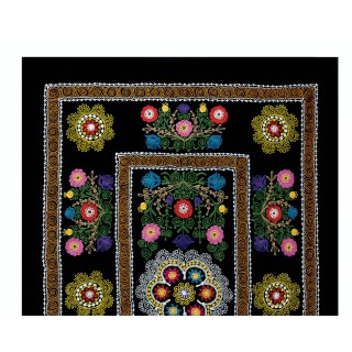 Vintage Silk Hand Embroidery Bed Cover. Central Asian Suzani Wall Hanging Vintage Silk Hand Embroidery Bed Cover. Central Asian Suzani Wall Hanging