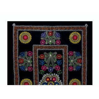 Vintage Silk Hand Embroidery Bed Cover. Central Asian Suzani Wall Hanging Vintage Silk Hand Embroidery Bed Cover. Central Asian Suzani Wall Hanging