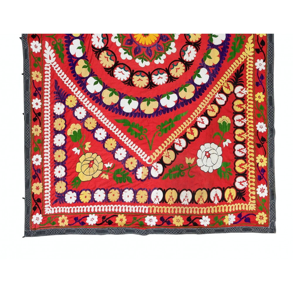 Suzani Embroidery Wall Hanging in Red, Uzbek Silk and Cotton Bed Cover, Vintage Table Cover, Rustic Wall Decor