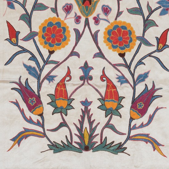 Contemporary 100% Silk Wall Hanging with Floral Design, Embroidered Uzbek Tapestry, Uzbek Wall Decor, Suzani Throw