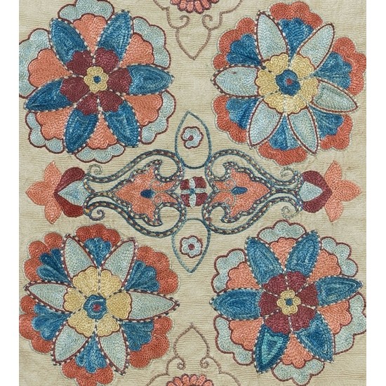 Decorative Handmade 100% Silk Suzani Cushion Cover, Floral Hand Embroidered Uzbek Lace Pillow Decorative Handmade 100% Silk Suzani Cushion Cover, Floral Hand Embroidered Uzbek Lace Pillow