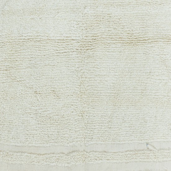 Late-20th Century Anatolian "Tulu" Rug, 100% Natural Wool, Minimalist Plain Beige Small Carpet