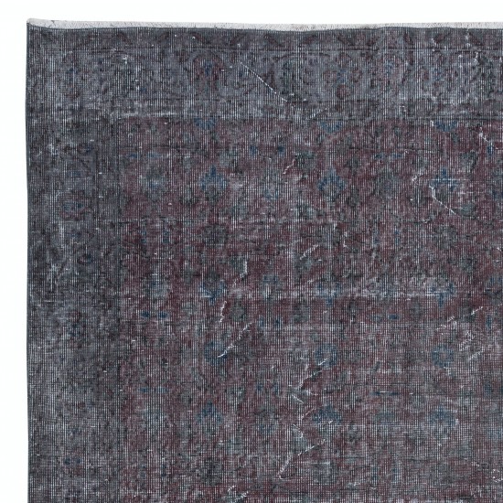 Distressed Handmade Area Rug in Gray & Faded Red, Ideal for Contemporary Interiors