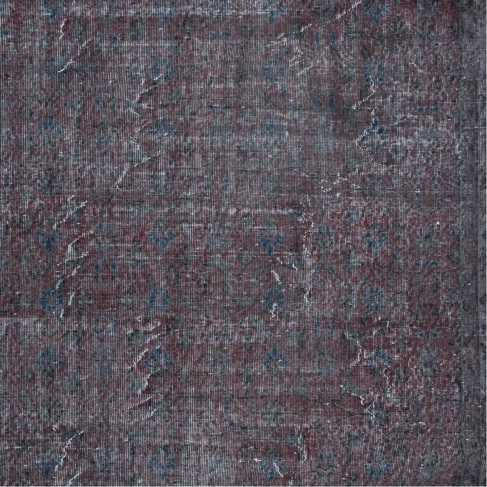 Distressed Handmade Area Rug in Gray & Faded Red, Ideal for Contemporary Interiors