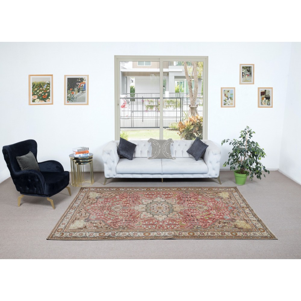Exceptional Oriental Rug, All Wool, Handmade Turkish Carpet with Medallion Design