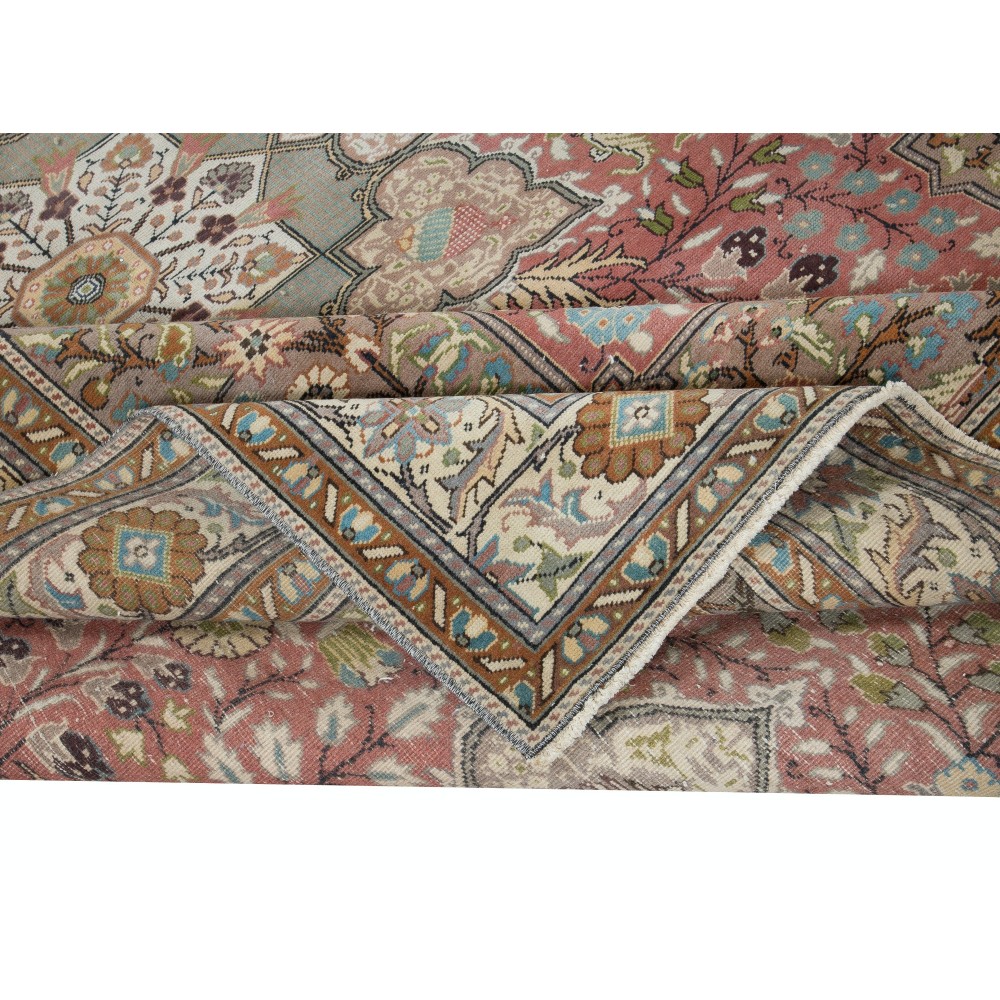 Exceptional Oriental Rug, All Wool, Handmade Turkish Carpet with Medallion Design
