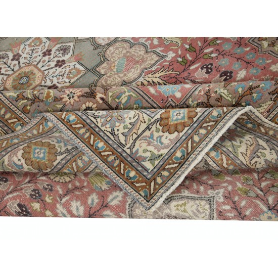Exceptional Vintage Oriental Rug, All Wool, Handmade Turkish Carpet with Medallion Design