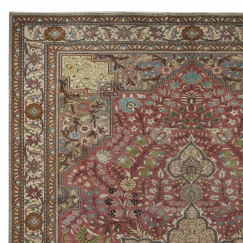 Exceptional Oriental Rug, All Wool, Handmade Turkish Carpet with Medallion Design