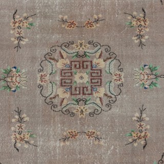 Vintage Chinese Art Deco Handmade Wool Area Rug for Country Home and Rustic Decor