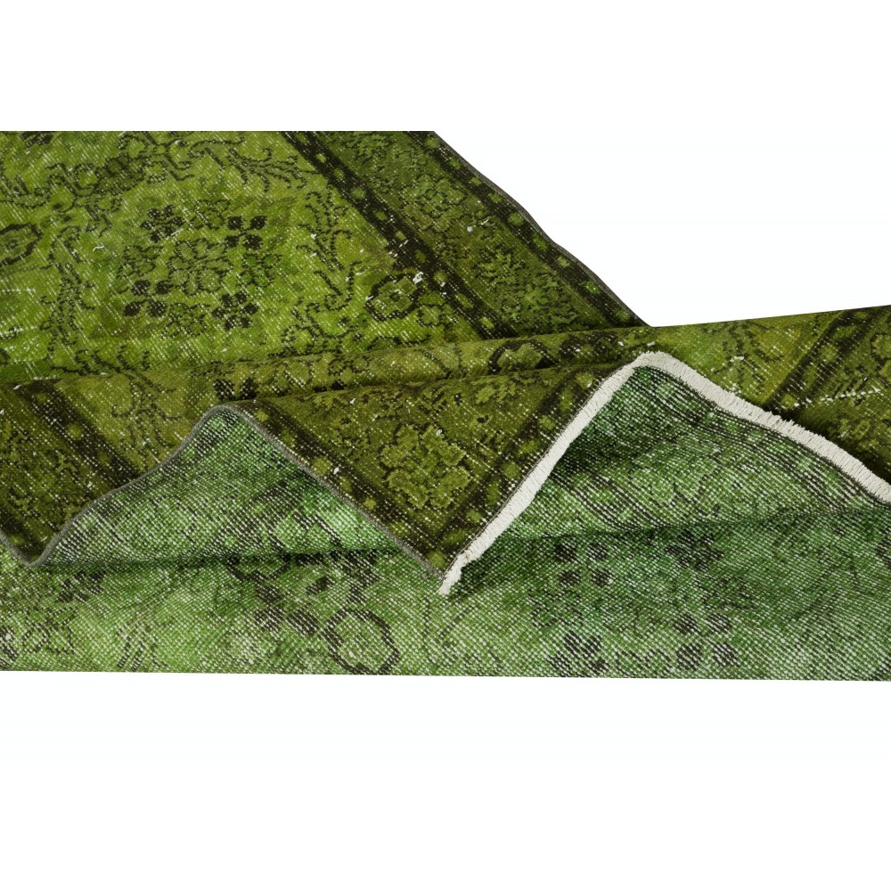 Green Accent Rug for Contemporary Interiors. Hand-Knotted in Turkey