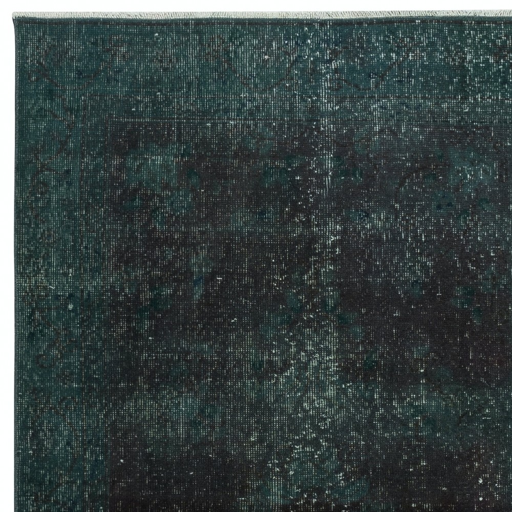 Contemporary Accent Rug in Dark Green. Hand-Knotted in Turkey. Wool pile on cotton foundation