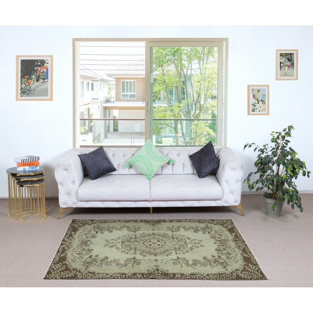 Contemporary Handmade Turkish Rug in Green. Medallion Design Accent Rug