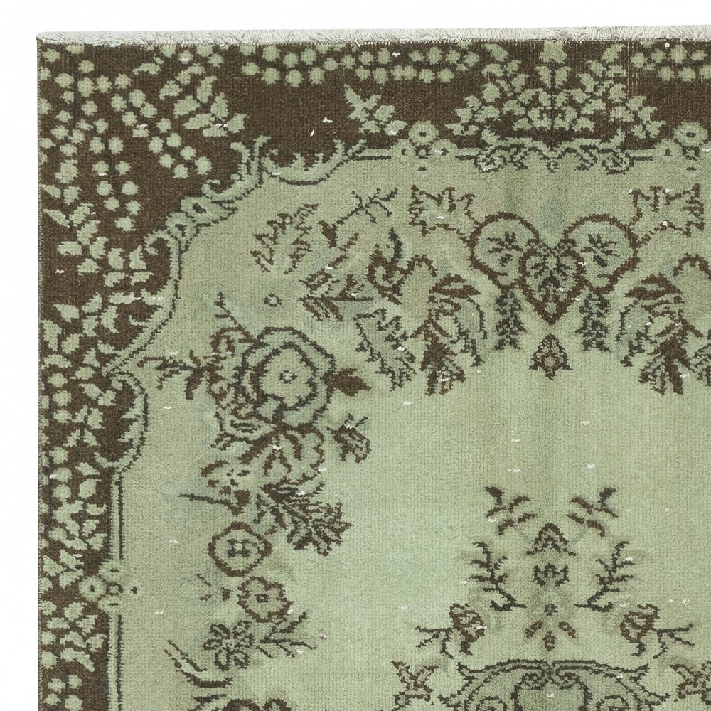 Contemporary Handmade Turkish Rug in Green. Medallion Design Accent Rug