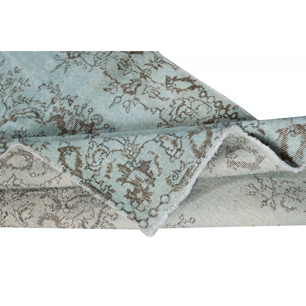Light Blue Accent Rug with Medallion Design. Hand-Knotted in Turkey