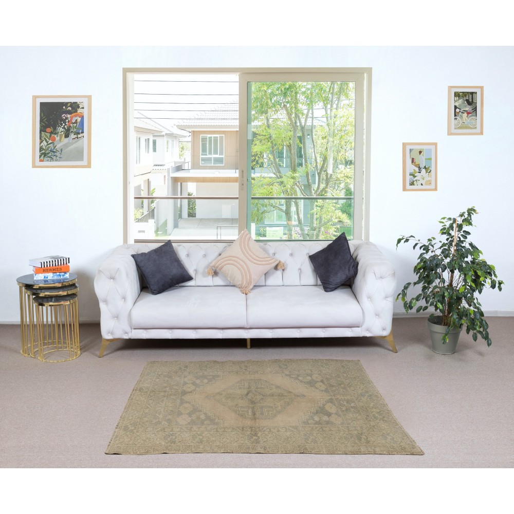 Traditional Vintage Rug for Country Homes, Rustic & Tribal Interiors
