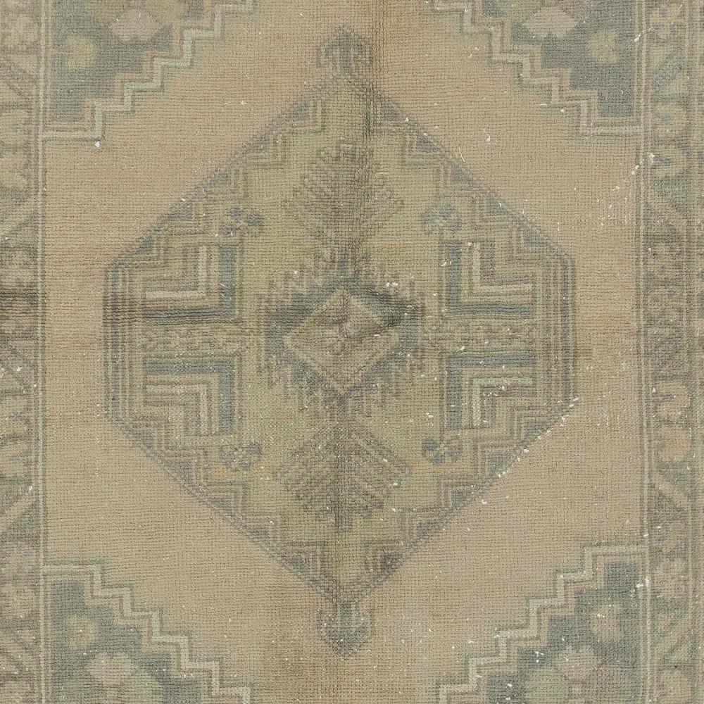 Traditional Vintage Rug for Country Homes, Rustic & Tribal Interiors