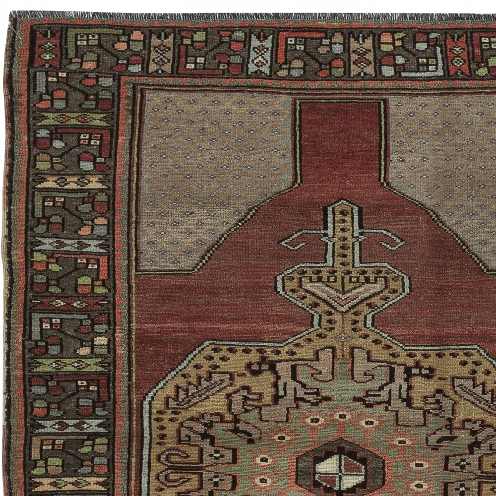 One of a kind Vintage Handmade Turkish Area Rug with Medallion 100% Wool