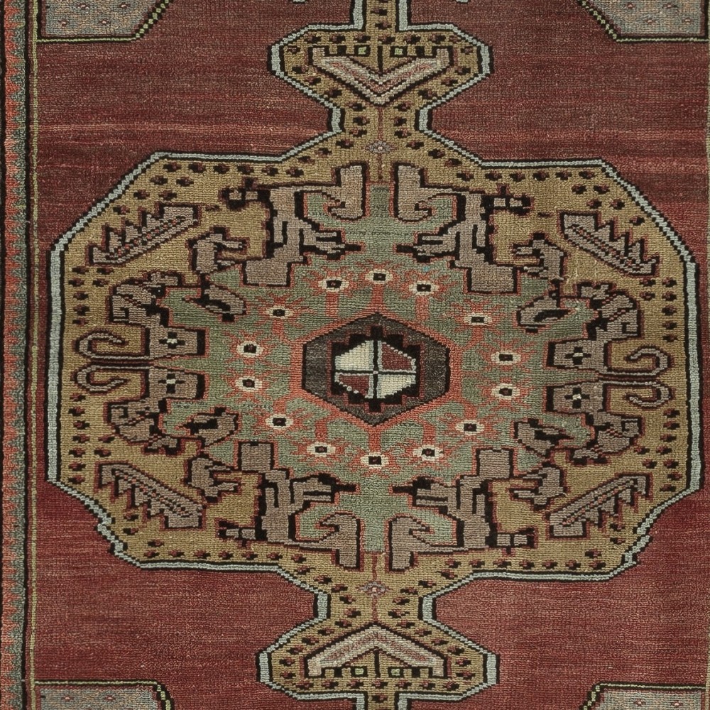 One of a kind Vintage Handmade Turkish Area Rug with Medallion 100% Wool