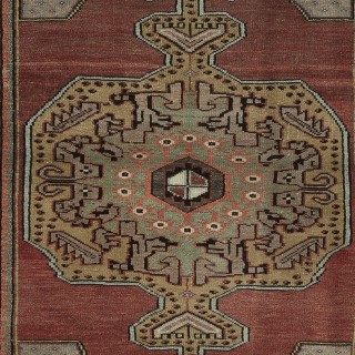 One of a kind Vintage Handmade Turkish Area Rug with Medallion 100% Wool