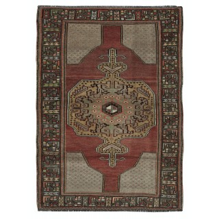 One of a kind Vintage Handmade Turkish Area Rug with Medallion 100% Wool