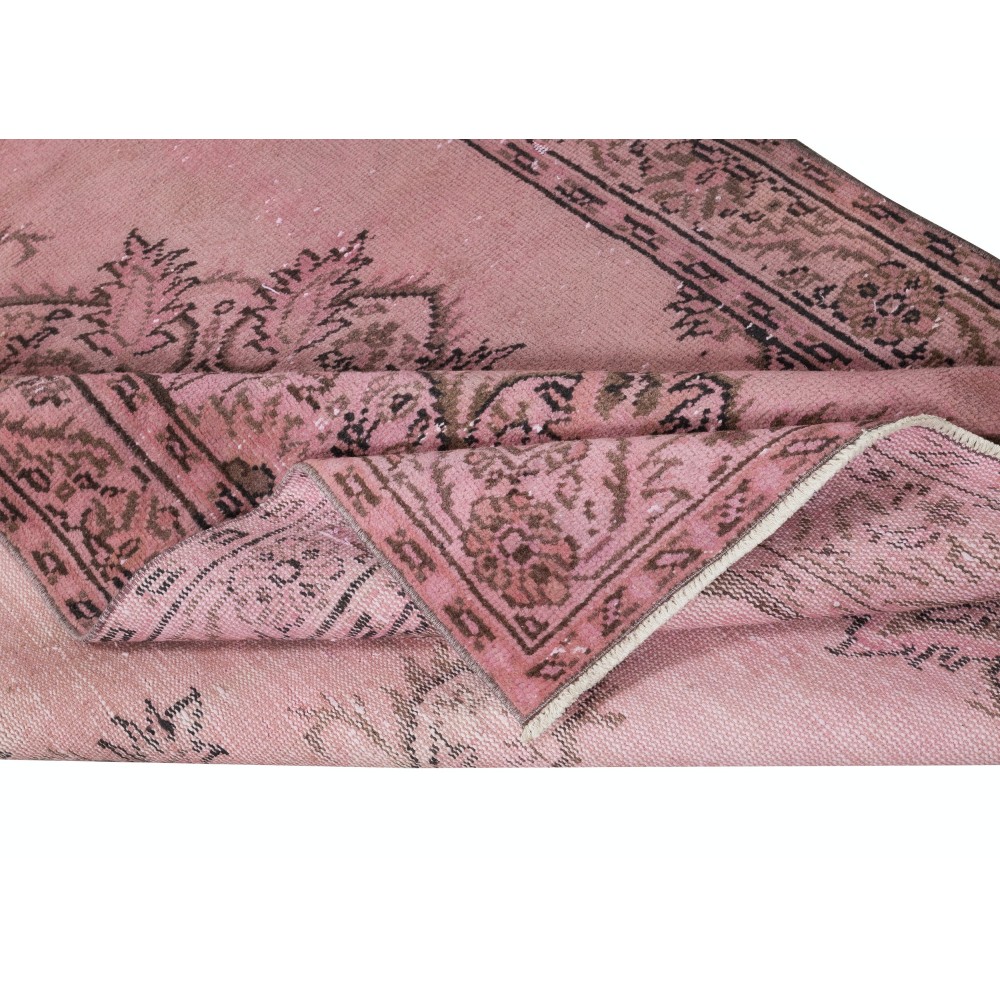 Contemporary Area Rug in Pink. Hand-Knotted in Turkey. Wool pile on cotton foundation
