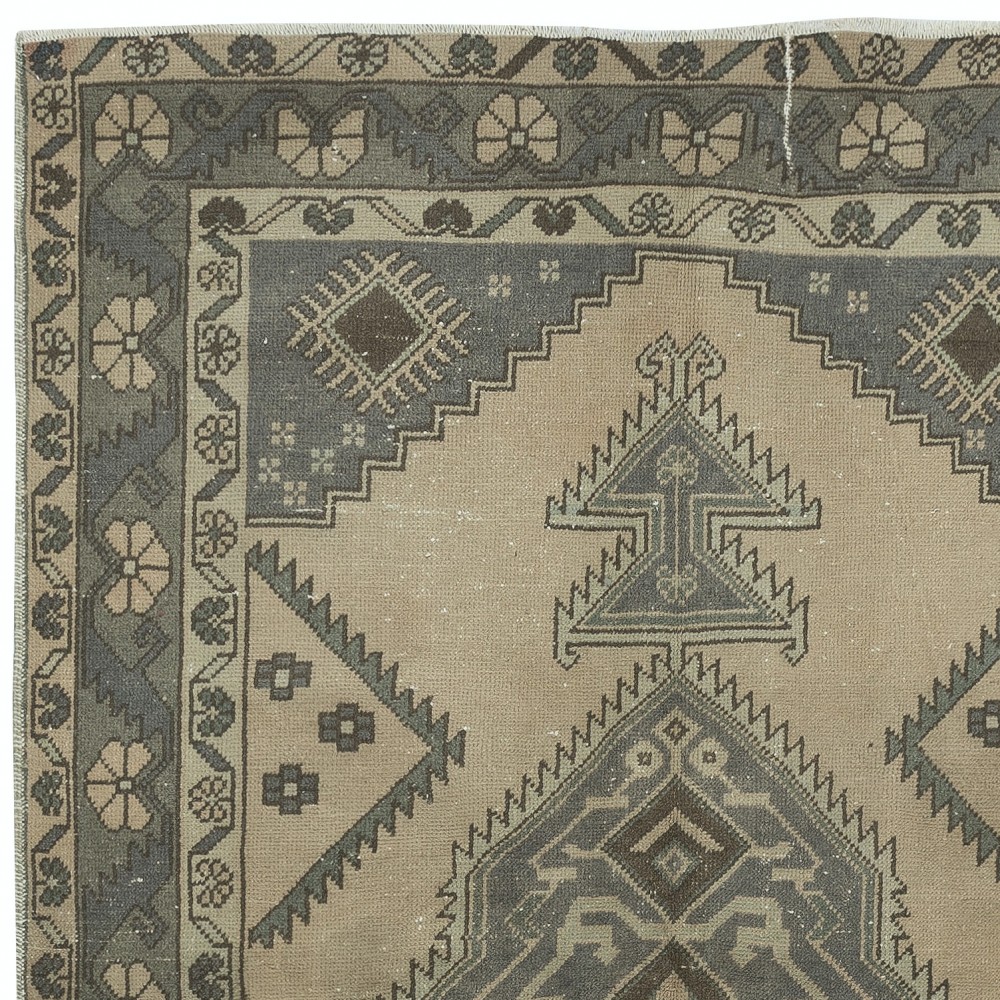 Vintage Handmade Turkish Rug for Country and Farmhouse Decor