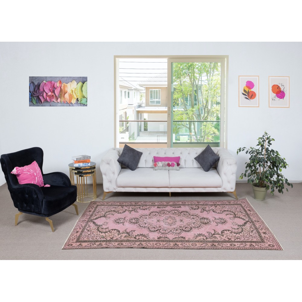 Contemporary Area Rug in Pink. Hand-Knotted in Turkey. Wool pile on cotton foundation