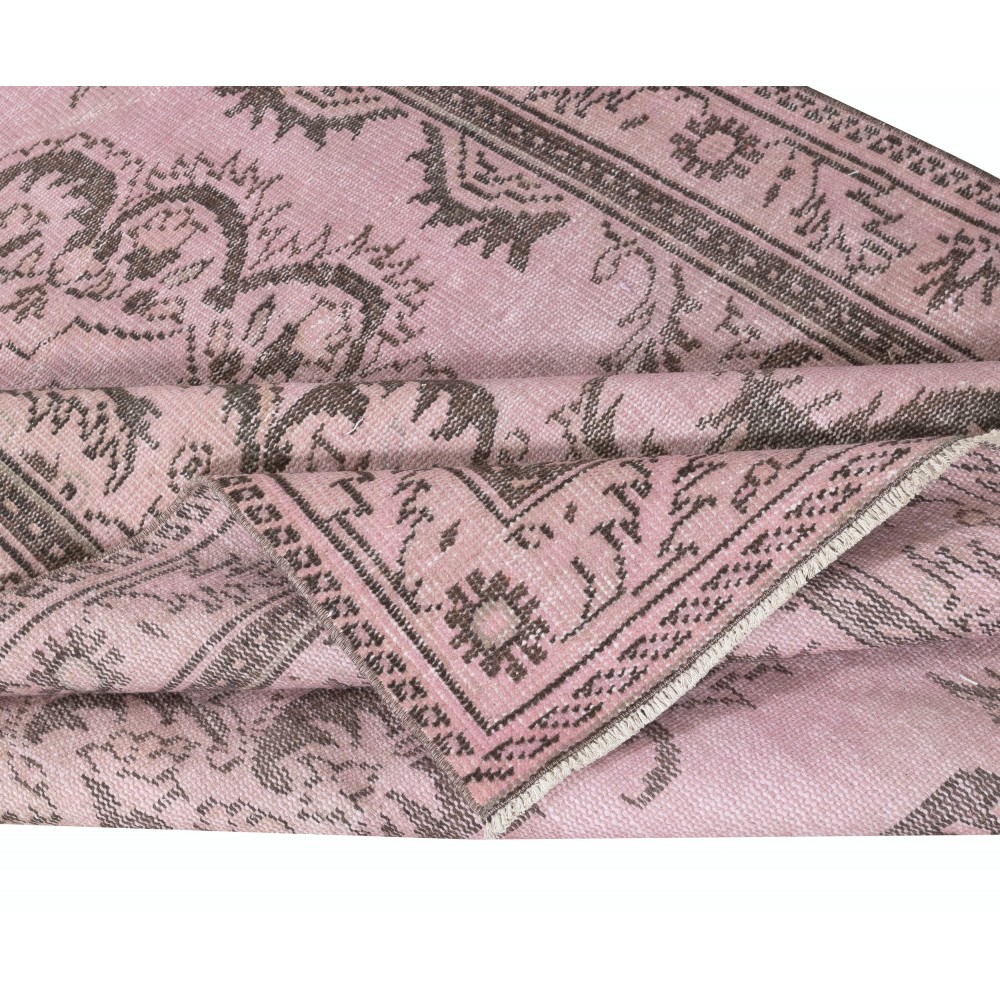 Contemporary Area Rug in Pink. Hand-Knotted in Turkey. Wool pile on cotton foundation