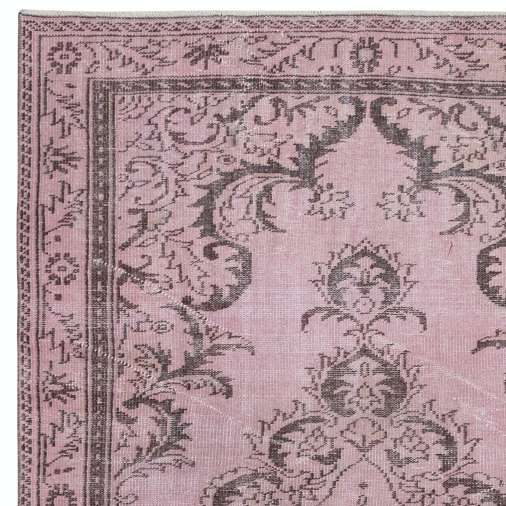 Contemporary Area Rug in Pink. Hand-Knotted in Turkey. Wool pile on cotton foundation