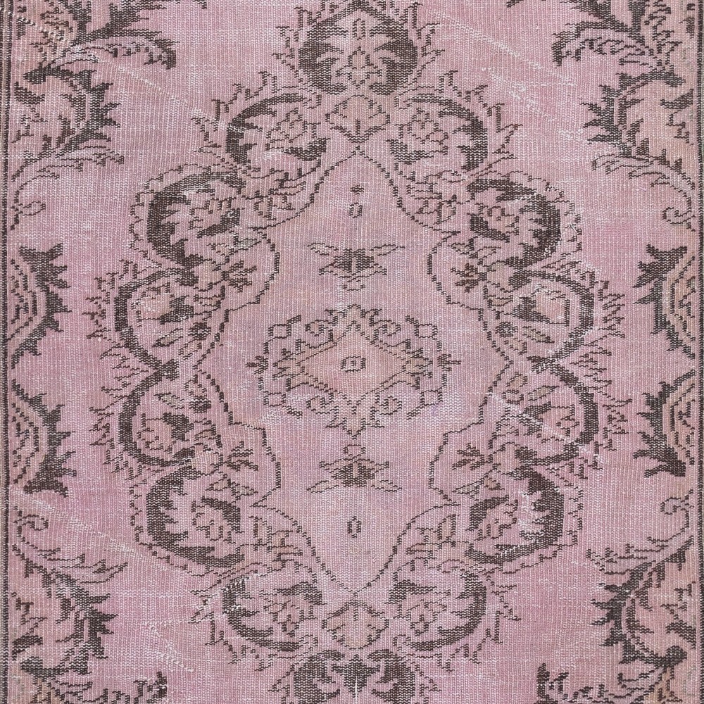 Contemporary Area Rug in Pink. Hand-Knotted in Turkey. Wool pile on cotton foundation