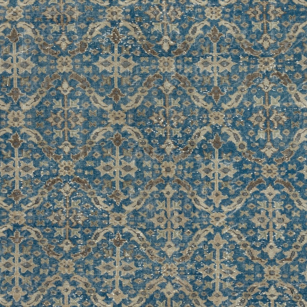 Vintage Handmade Turkish Wool Area Rug. Traditional One of a kind Large Carpet
