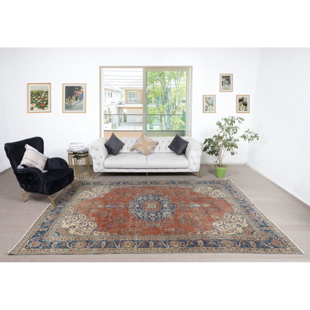 Vintage Handmade Turkish Wool Area Rug. Traditional One of a kind Large Carpet