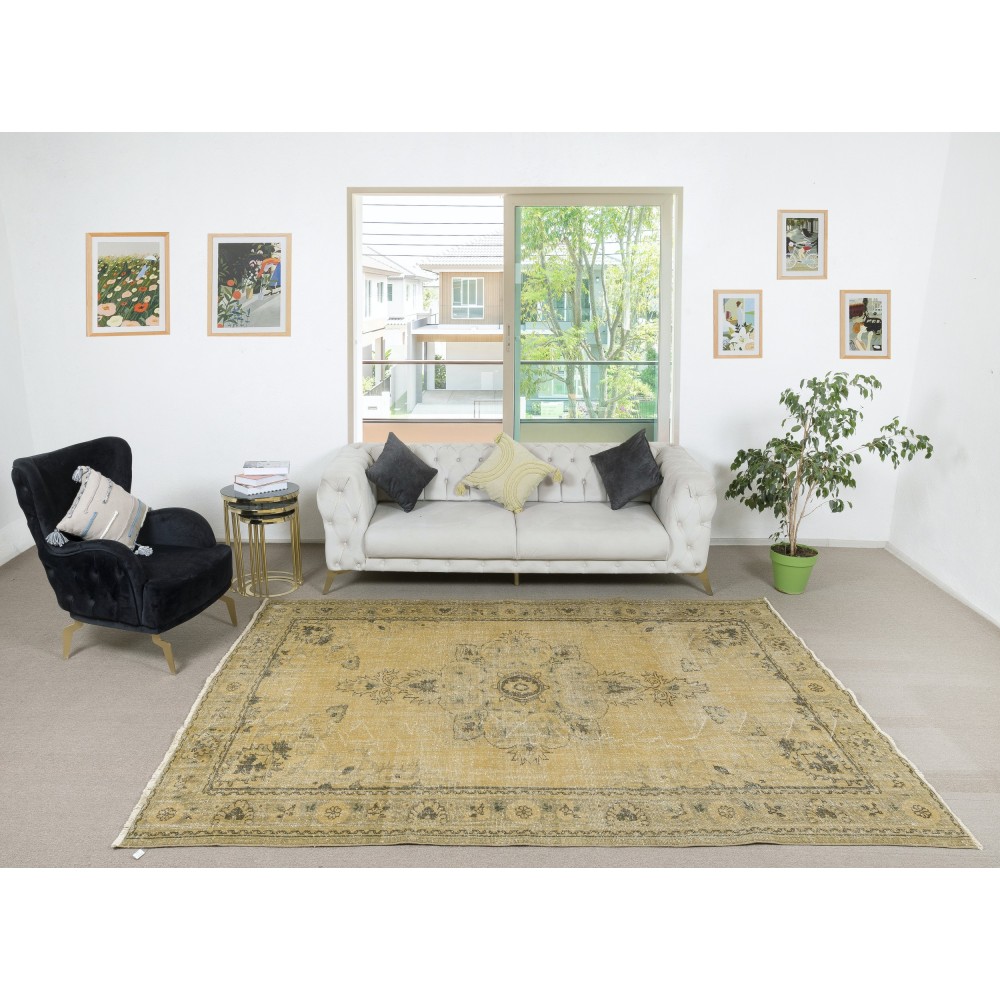 Vintage Country and Farmhouse Decor Area Rug. Rustic Handmade Turkish Carpet