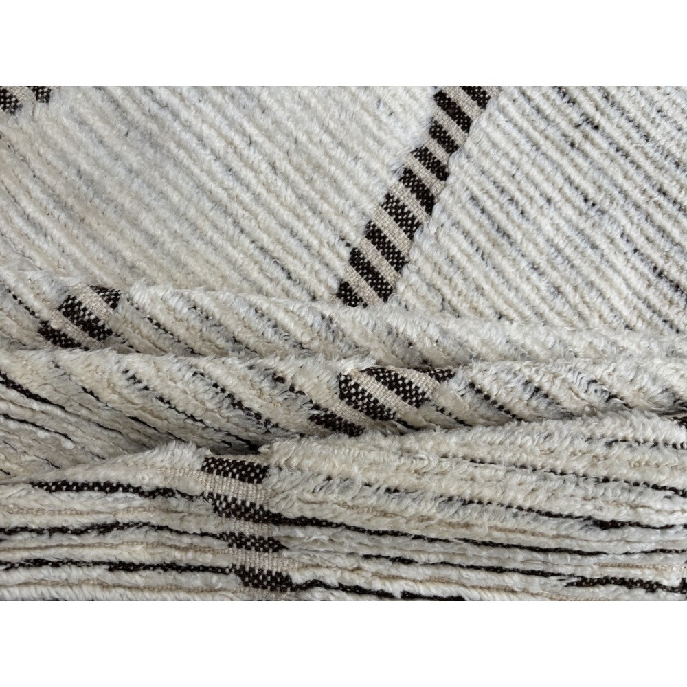 Contemporary Moroccan Design Berber Rug. 100% Wool. Handmade Beni Ourain Carpet