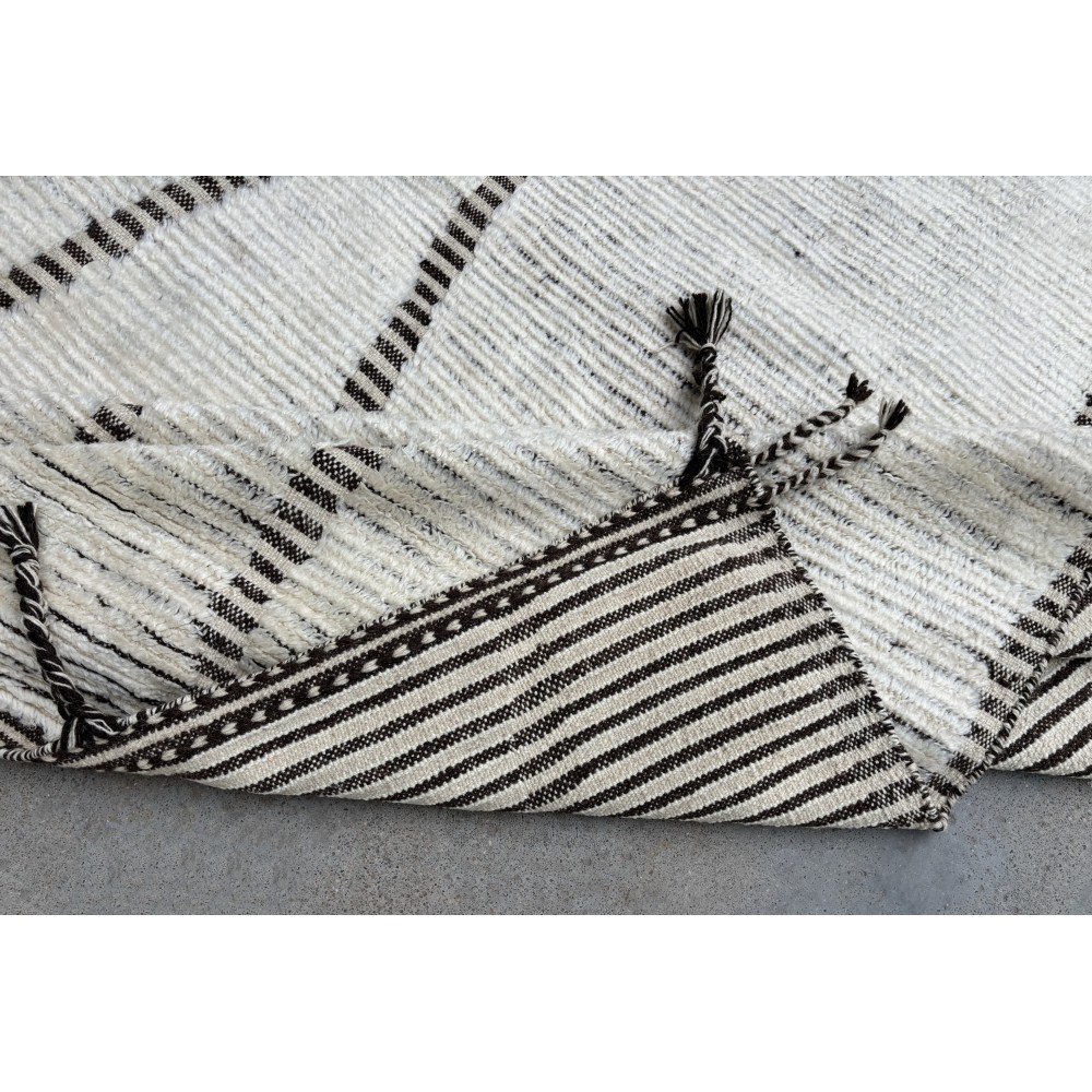 Contemporary Moroccan Design Berber Rug. 100% Wool. Handmade Beni Ourain Carpet