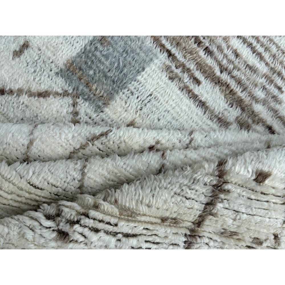 Contemporary Moroccan Design Berber Rug. 100% Wool. Handmade Beni Ourain Carpet