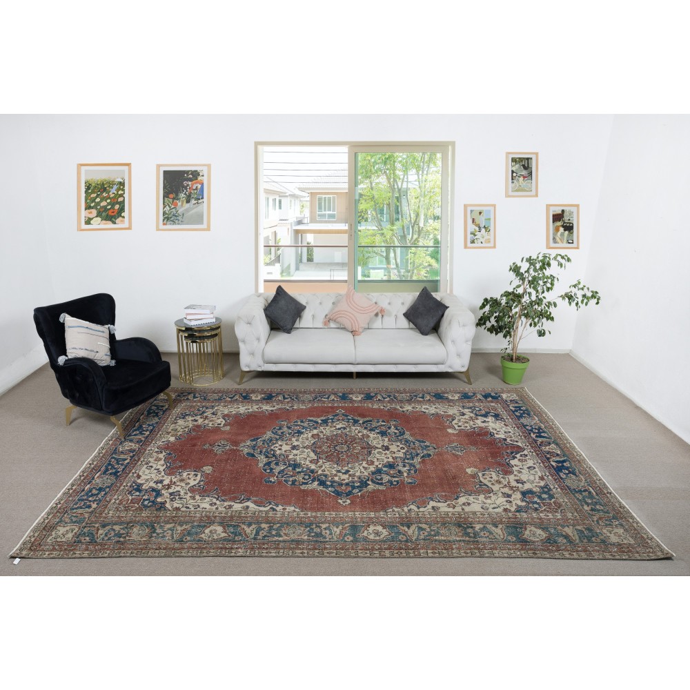 Hand knotted Turkish Wool Area Rug. One of a kind Vintage Large Carpet