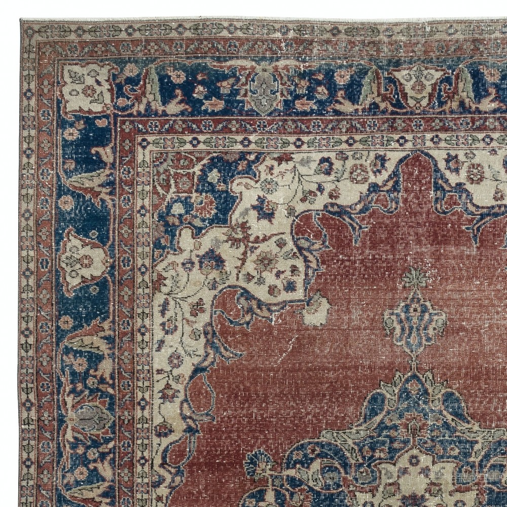 Hand knotted Turkish Wool Area Rug. One of a kind Vintage Large Carpet