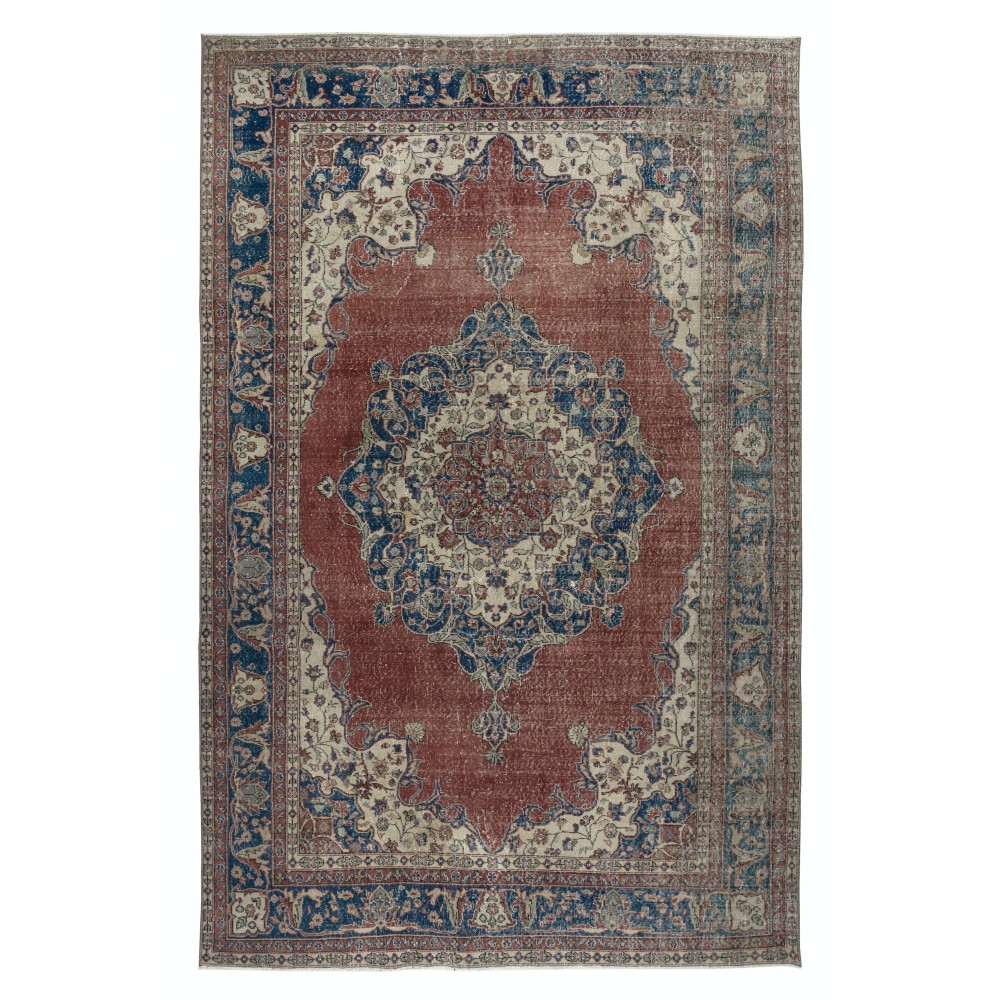 Hand knotted Turkish Wool Area Rug. One of a kind Vintage Large Carpet
