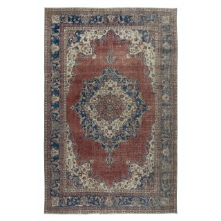 Hand knotted Turkish Wool Area Rug. One of a kind Vintage Large Carpet