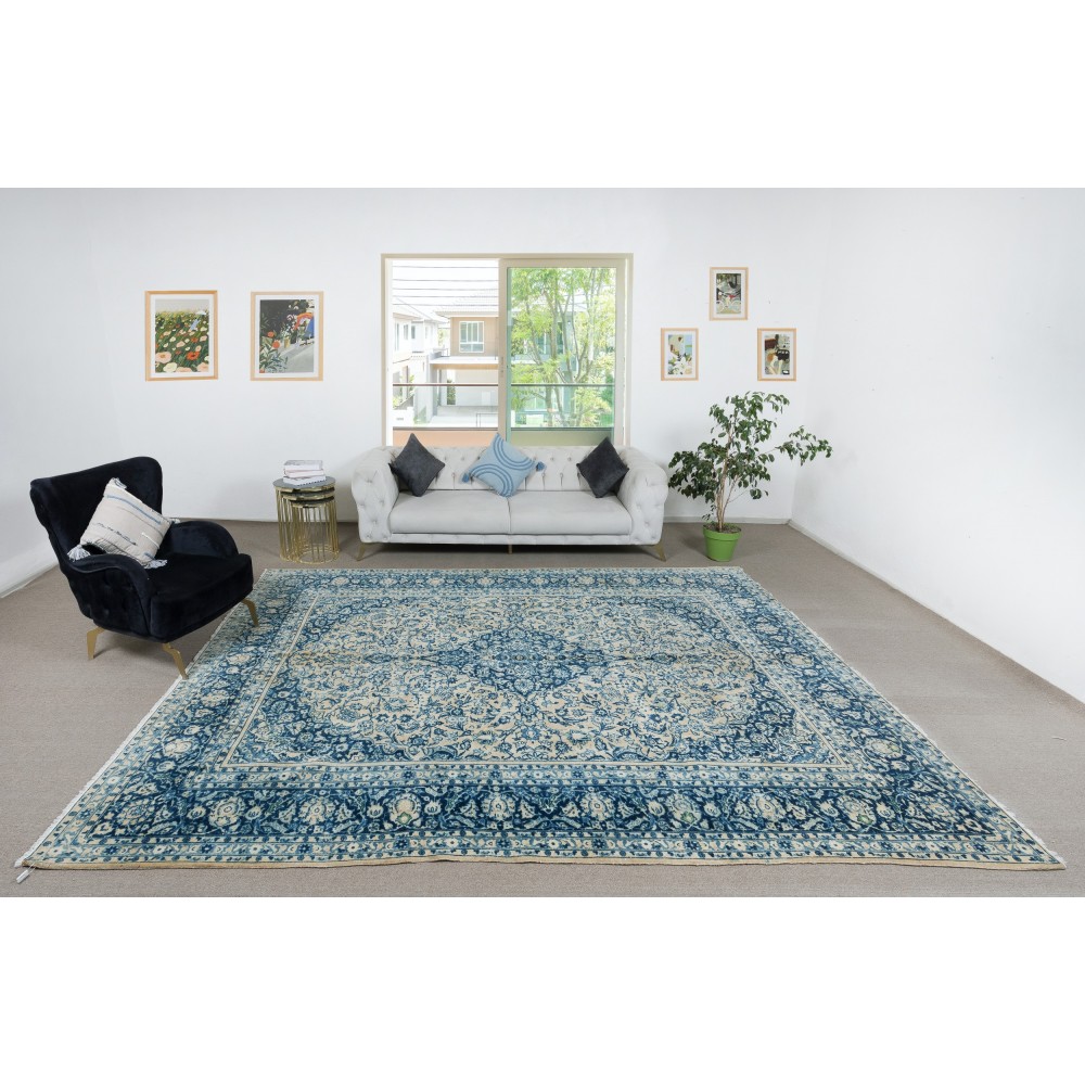 Vintage Handmade Turkish Oushak Rug. 100% Wool. Excellent Condition